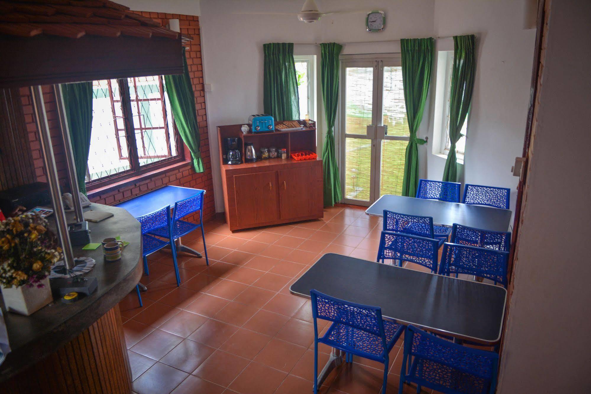 Explore Hostels Negombo Kochchikade Eksteriør billede