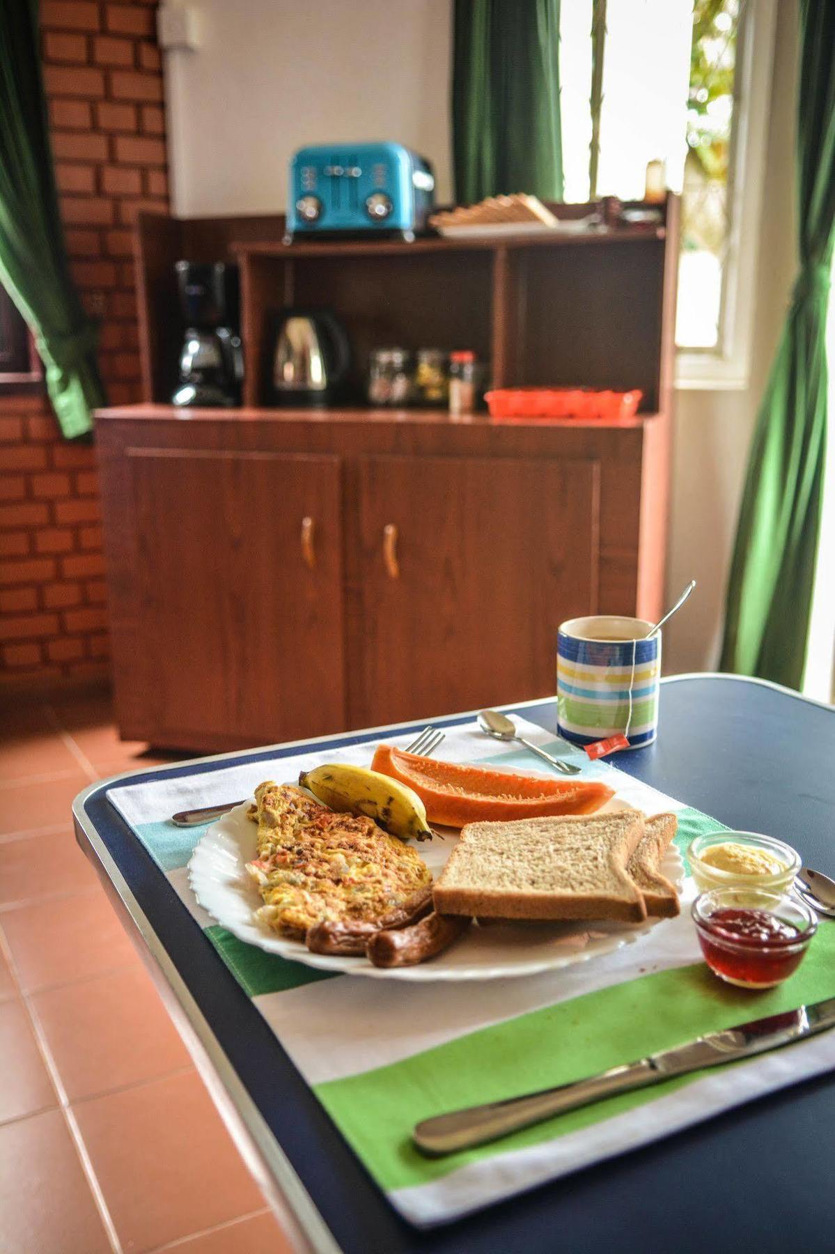 Explore Hostels Negombo Kochchikade Eksteriør billede