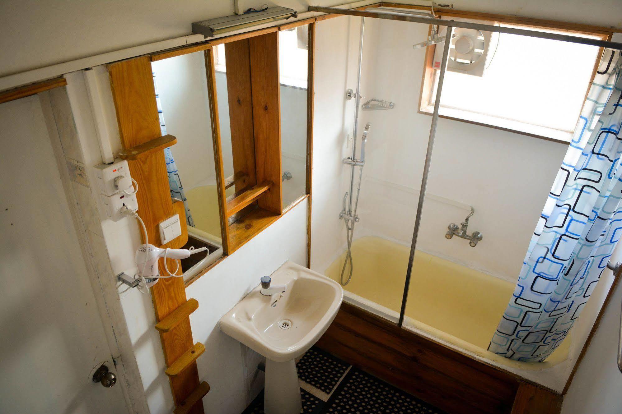 Explore Hostels Negombo Kochchikade Eksteriør billede