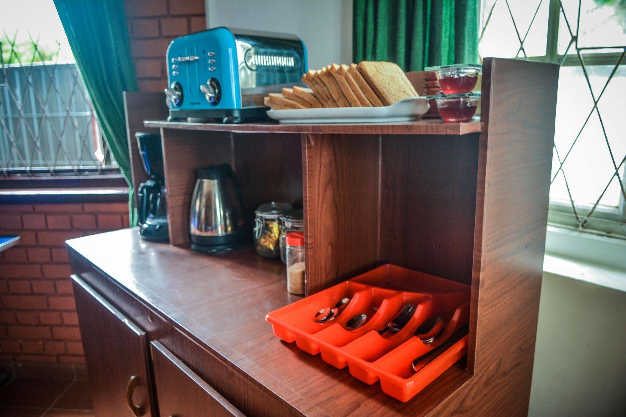 Explore Hostels Negombo Kochchikade Eksteriør billede