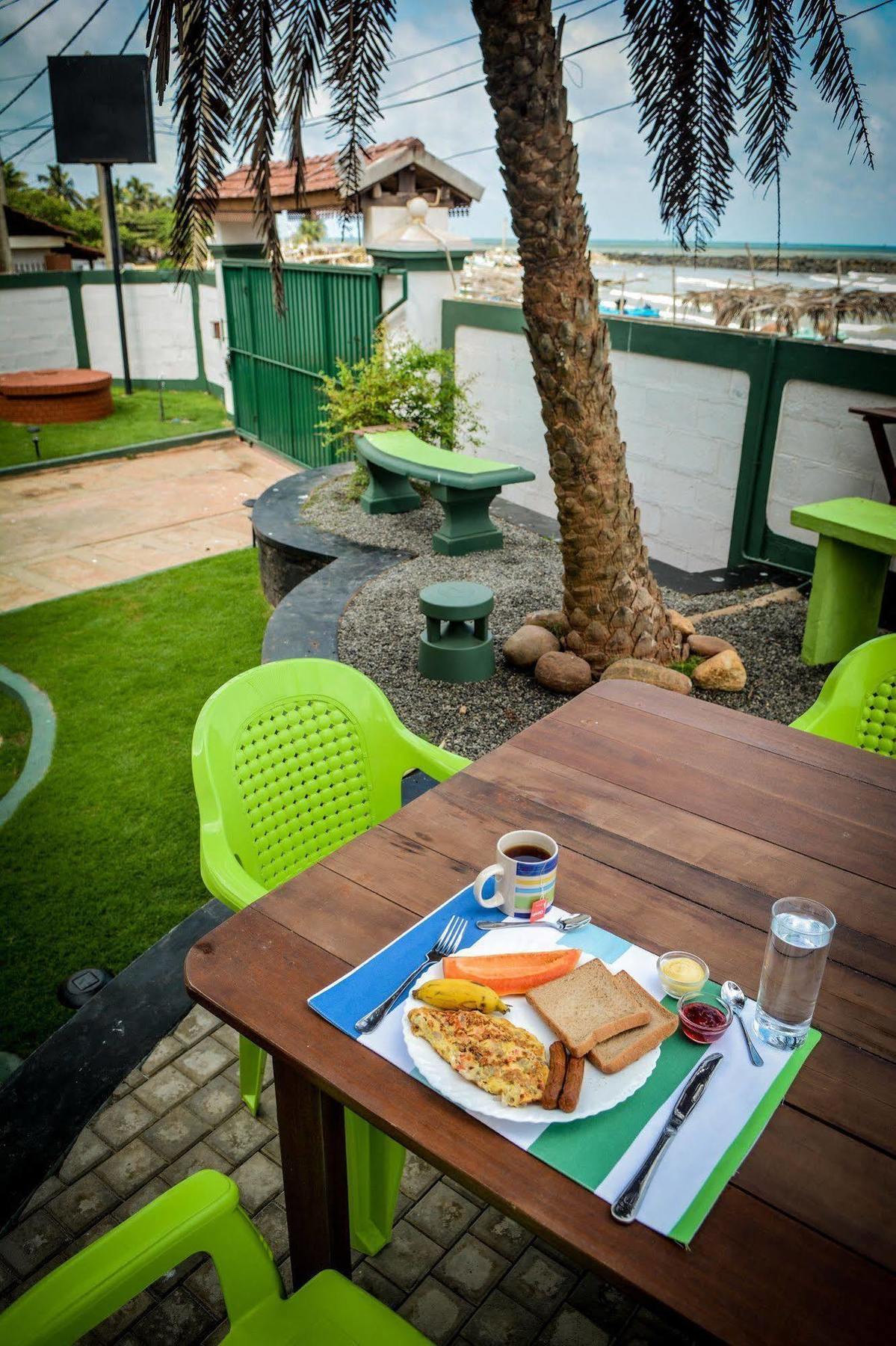 Explore Hostels Negombo Kochchikade Eksteriør billede